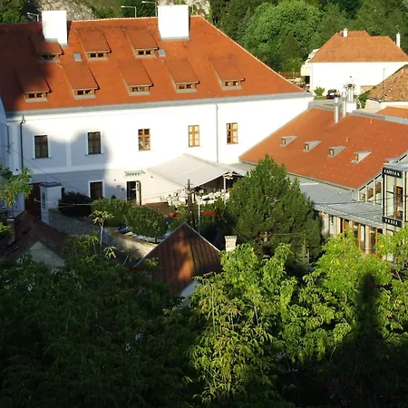 Hotel Gizella And Restaurant