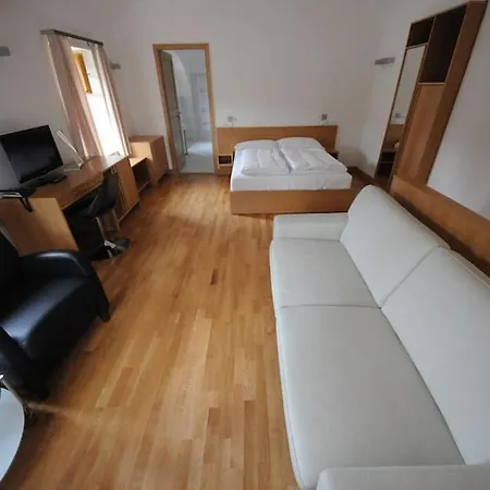 Gizella And Restaurant 3* Veszprém