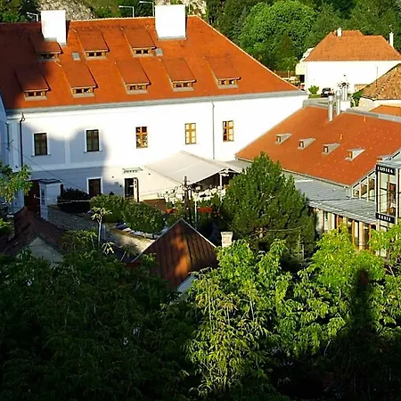 Hotel Gizella And Restaurant