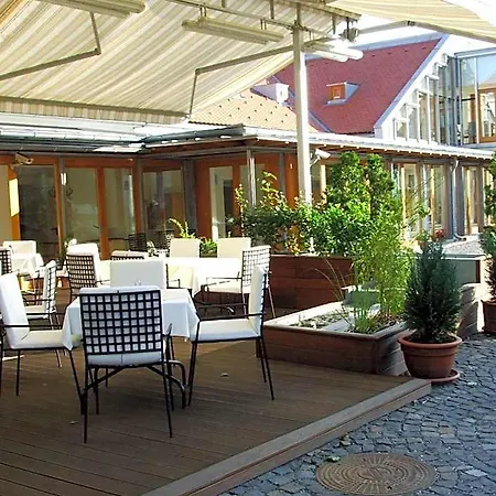 Gizella And Restaurant
