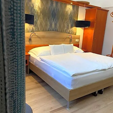 호텔 Gizella And Restaurant 3*