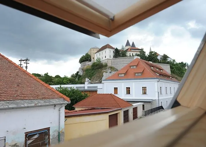 Gizella And Restaurant Hotel 3*