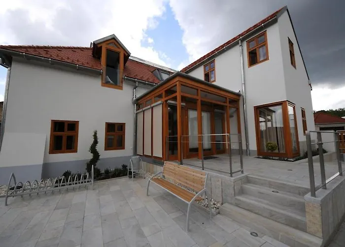 Hotel Gizella And Restaurant 3*