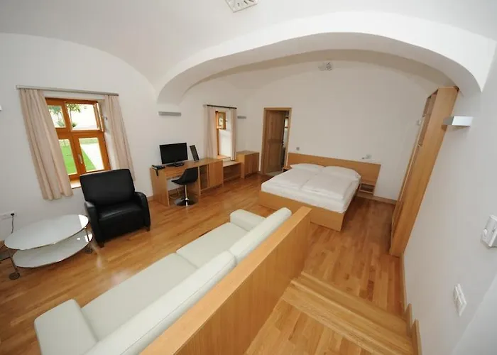 Gizella And Restaurant 3*